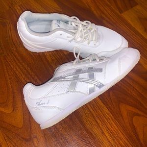 Asics Kids Girl’s Cheer 8 GS (Toddler/Little Kid) White/Silver/Interchange 2